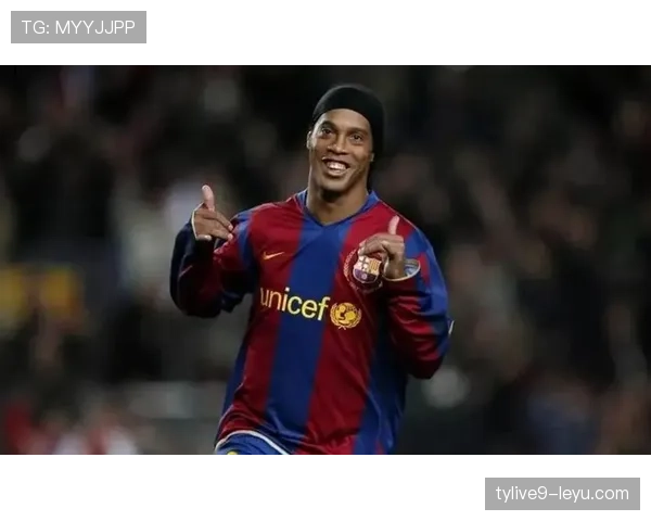 小罗又在沙滩上光脚踢球，这人到底有没有存款啊？